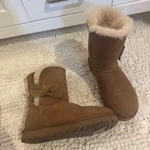 Women’s chestnut UGG Daelynn boots size 7 NEW